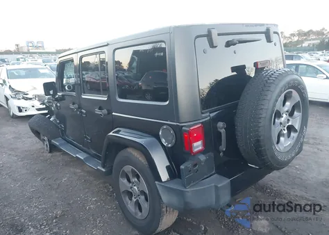 2016 Jeep Wrangler Unlimited Sahara z USA, uszkodzony, nr VIN 1C4BJWEG3GL137893